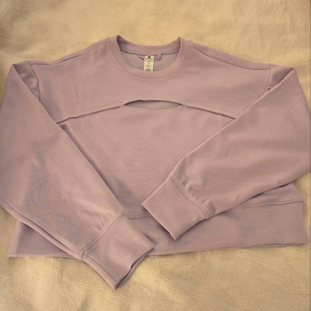 Workout Longsleeve Crop-Top w/ front Peekaboo Slit